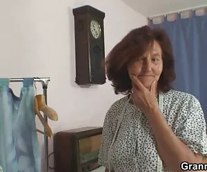 Plantureuse Amilia Onyx se fait remplir la chatte de maman et son fils porn sperme chaud
