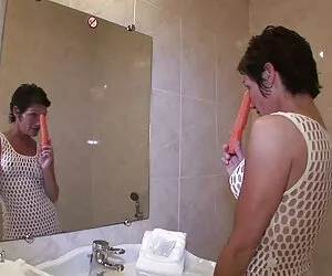 Jock militaire domine une sexe francais mere et fils brune au cul sexy avec des seins naturels