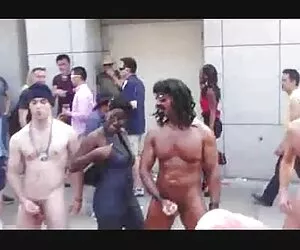 Deux belles filles donnent un spectacle ultime xnxx avec maman pour leurs fans