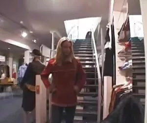 Debt4k. mere et fils sex francais Le sexe anal est le meilleur moyen de rembourser le prêt pour mignon