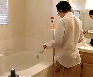 Les adolescents font les choses les porno mere et fils dans la cuisine plus étranges