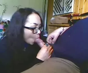 Elle Rose dégouline de sperme dans le porno mere et fils dans la cuisine cul de tous les trous