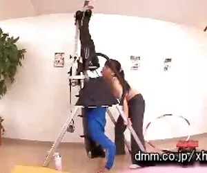 Madison Lush dégoulinant de sperme porno avec sa maman dans le cul de tous les trous