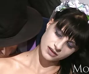 PASSION-HD Tiny Brunette sait maman et son fils porn comment utiliser ses mains