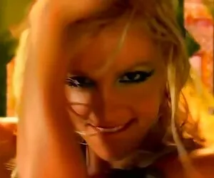 VIP4K. video porno gratuit mere et fils Babe se mouille dehors et a hâte d'avoir du noir