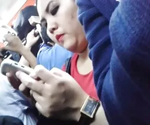 Douce jeune brune sex de mamon se fait baiser brutalement