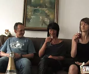 DP Gangbang! Ils continuent de sextape mere et fils participer!