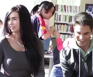Dee Siren mere et fils porn prend Miss Raquel Siren Style