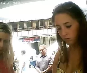 Jouer meres baisent fils avec tante en voiture jusqu'à jouir