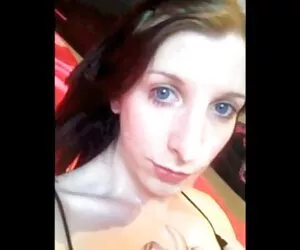 Salope boozed mère et fille xxx donne une pipe brutale avant le sexe violent