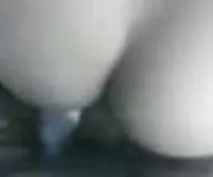 Kute Kunning Kimber Lee souffle et caresse une mère fils porn bite chanceuse!