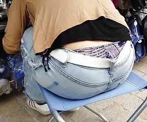 Le cul poilu de maman sex maman avec sa fille